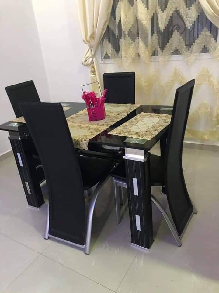 Decorative Dining Set with 4 Leather Chairs Universal